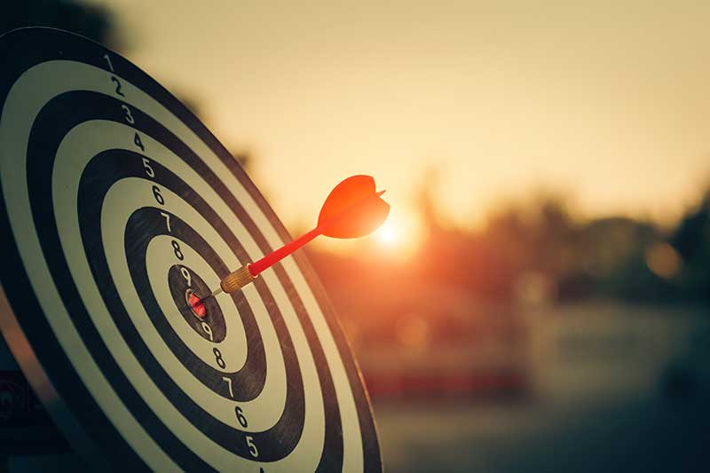 remarketing advertising - image of dart on the center of a target